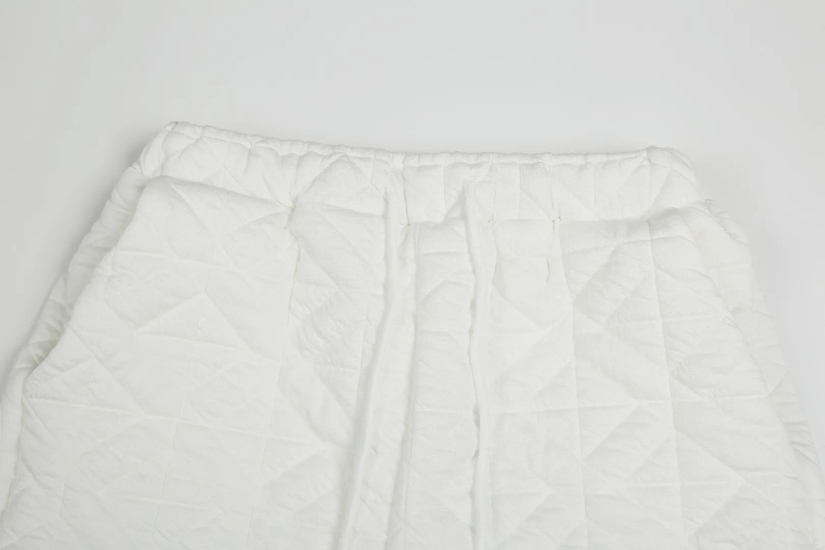 P240 White background picture [Popular item] Style number: 24384# Color: off-white/hemp gray Size: S to Adjustable elasticated trouser cords at the ankles ✅ - RL Ralph Lauren's hottest style this year. Easy to wear down cotton pants with eyes closed. Classic war horse embroidery LOGO. The texture is full and high-end. A version that you will fall in love with at first sight. Can control any leg shape. Two strings of trouser legs have drawstrings. Can be wide-legged or corseted. Soft and fluffy, level 10 wind-resistant, life-saving pants.